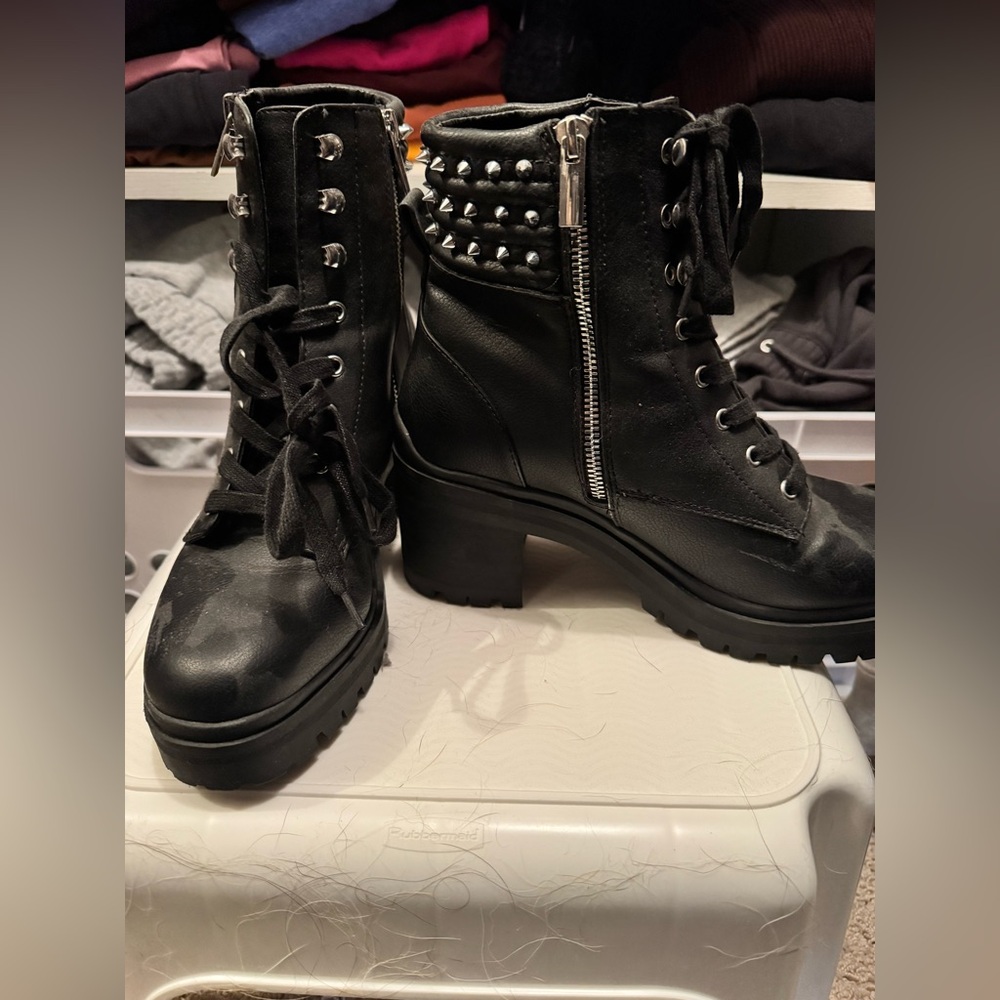 Leather Spiked boot